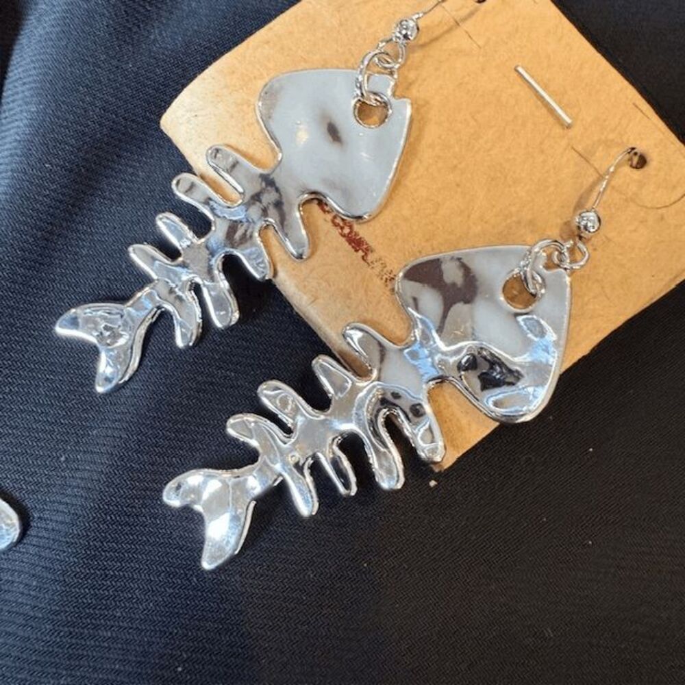 NWT Bone Fish Statement Necklace and Earrings Set Silver Tone Turquoise Beads - Picture 6 of 10